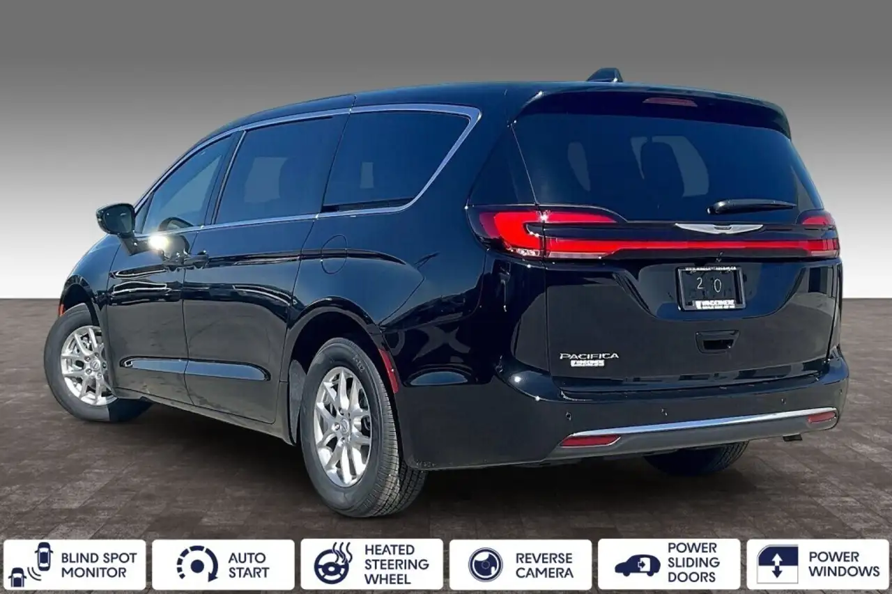 Chrysler Pacifica photo Chrysler Pacifica