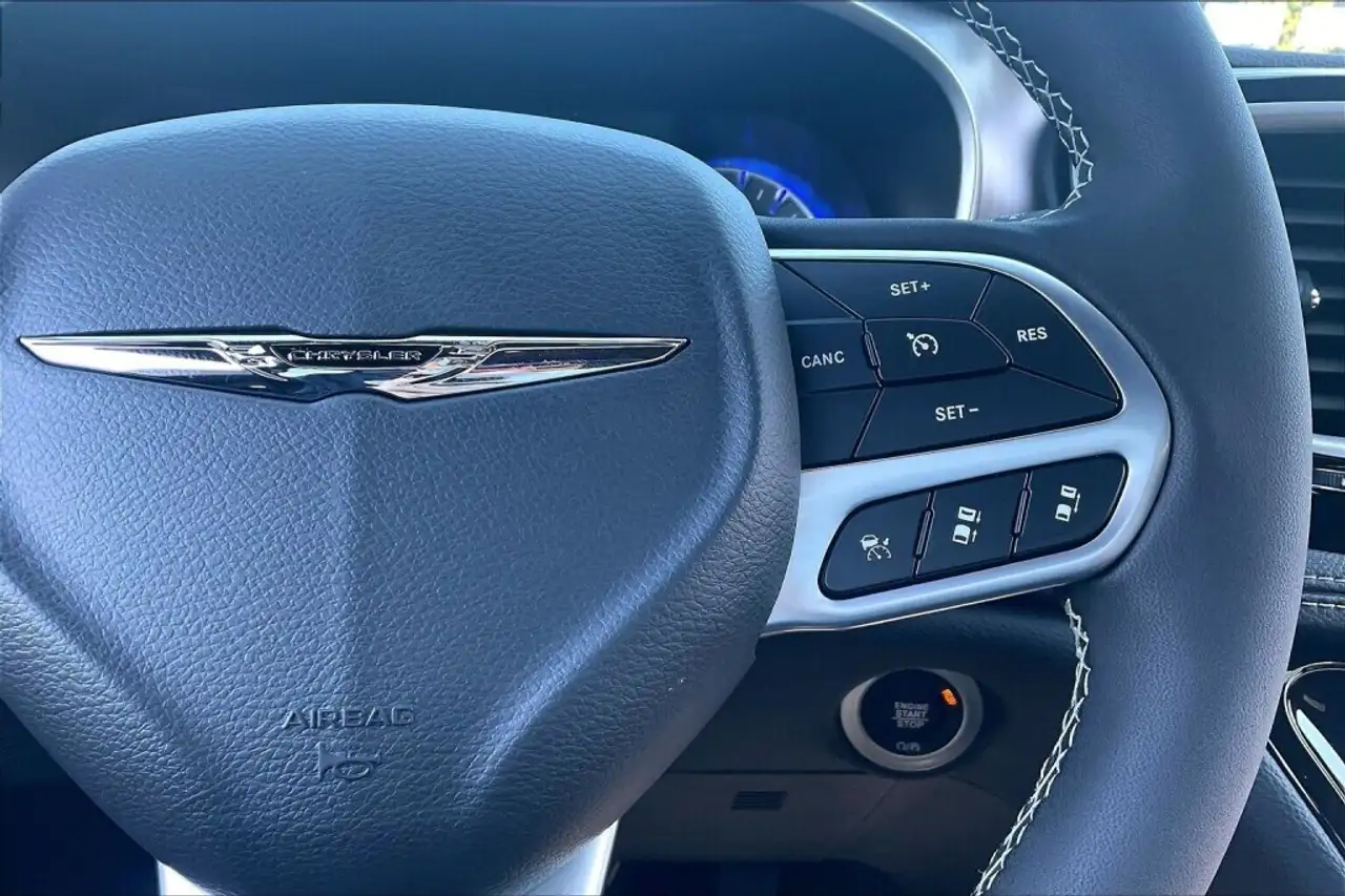 Chrysler Pacifica photo Chrysler Pacifica