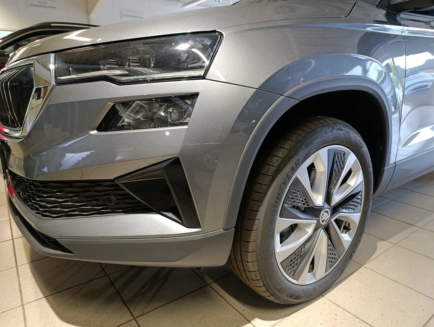 Skoda Karoq Selection Grijs - 2