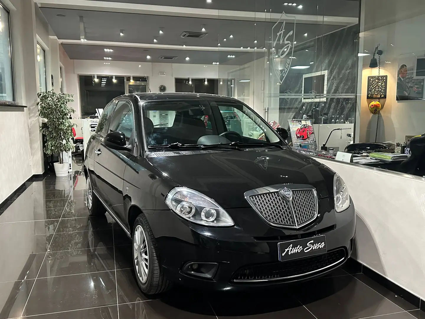 Lancia Ypsilon Ypsilon II 1.4 8v Diva ecochic Gpl UNICOPROP Nero - 1