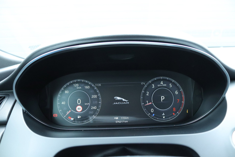 Jaguar E-Pace 2.0 P250 AWD R-Dynamic HSE / Headup / Pano — photo 17