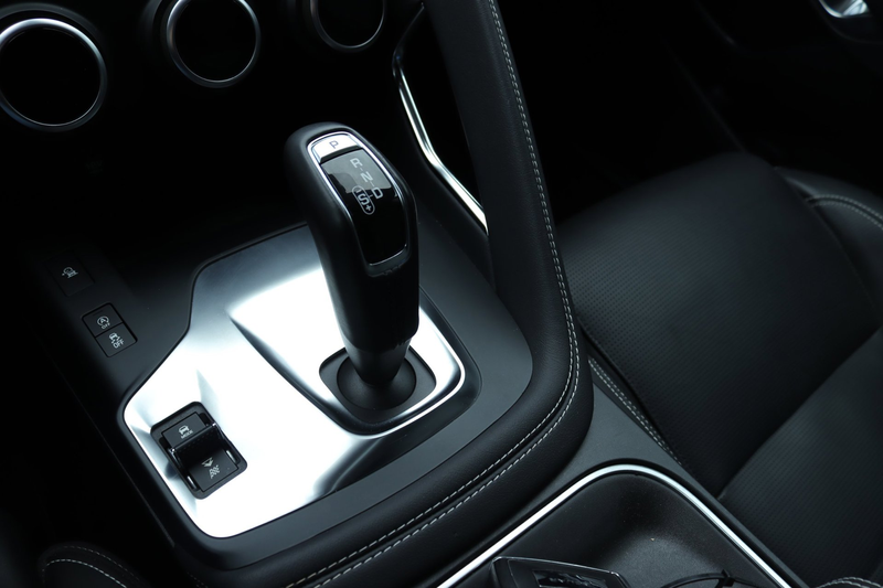 Jaguar E-Pace 2.0 P250 AWD R-Dynamic HSE / Headup / Pano — photo 21