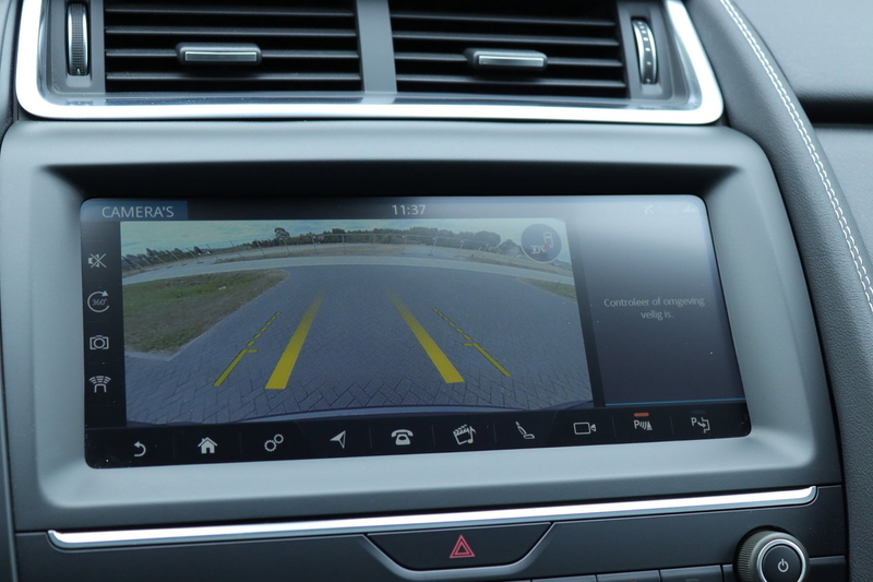 Jaguar E-Pace 2.0 P250 AWD R-Dynamic HSE / Headup / Pano — photo 19