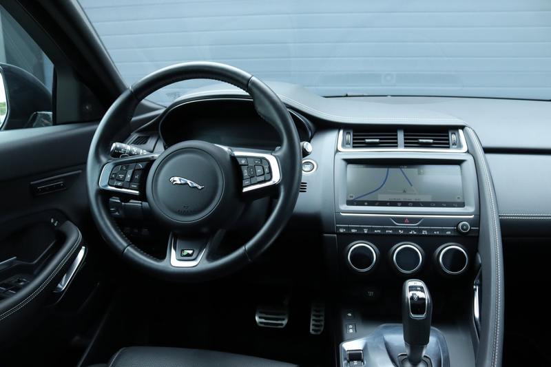 Jaguar E-Pace 2.0 P250 AWD R-Dynamic HSE / Headup / Pano — photo 15