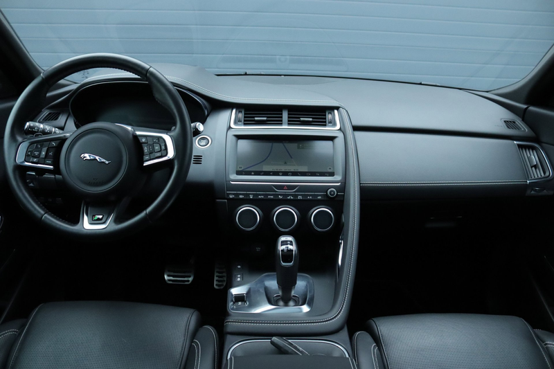 Jaguar E-Pace 2.0 P250 AWD R-Dynamic HSE / Headup / Pano — photo 14