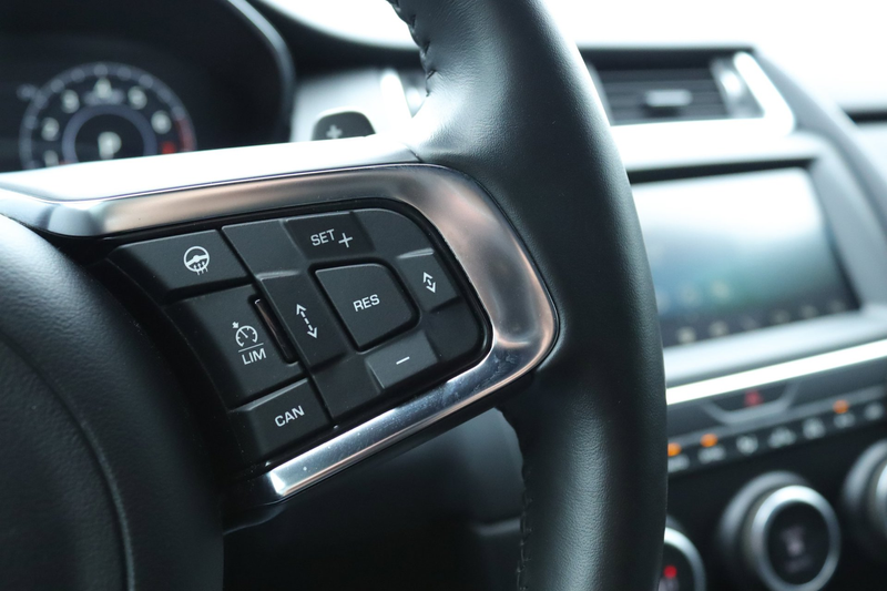 Jaguar E-Pace 2.0 P250 AWD R-Dynamic HSE / Headup / Pano — photo 16