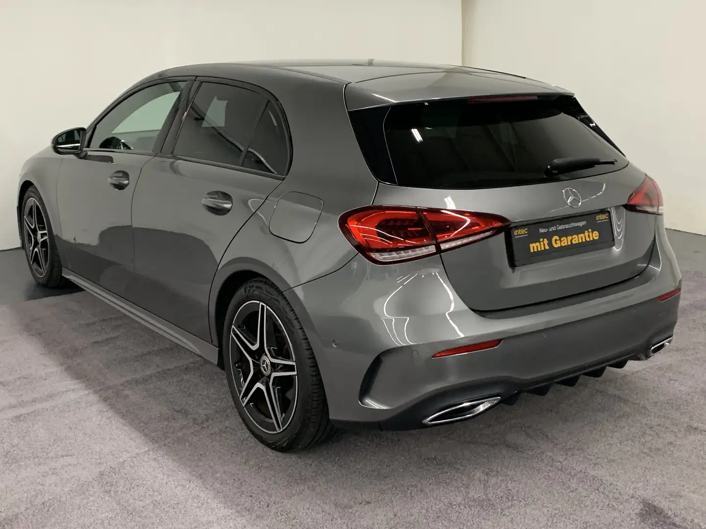 Mercedes-Benz A 200 7G-DCT AMG Line Grau - 2