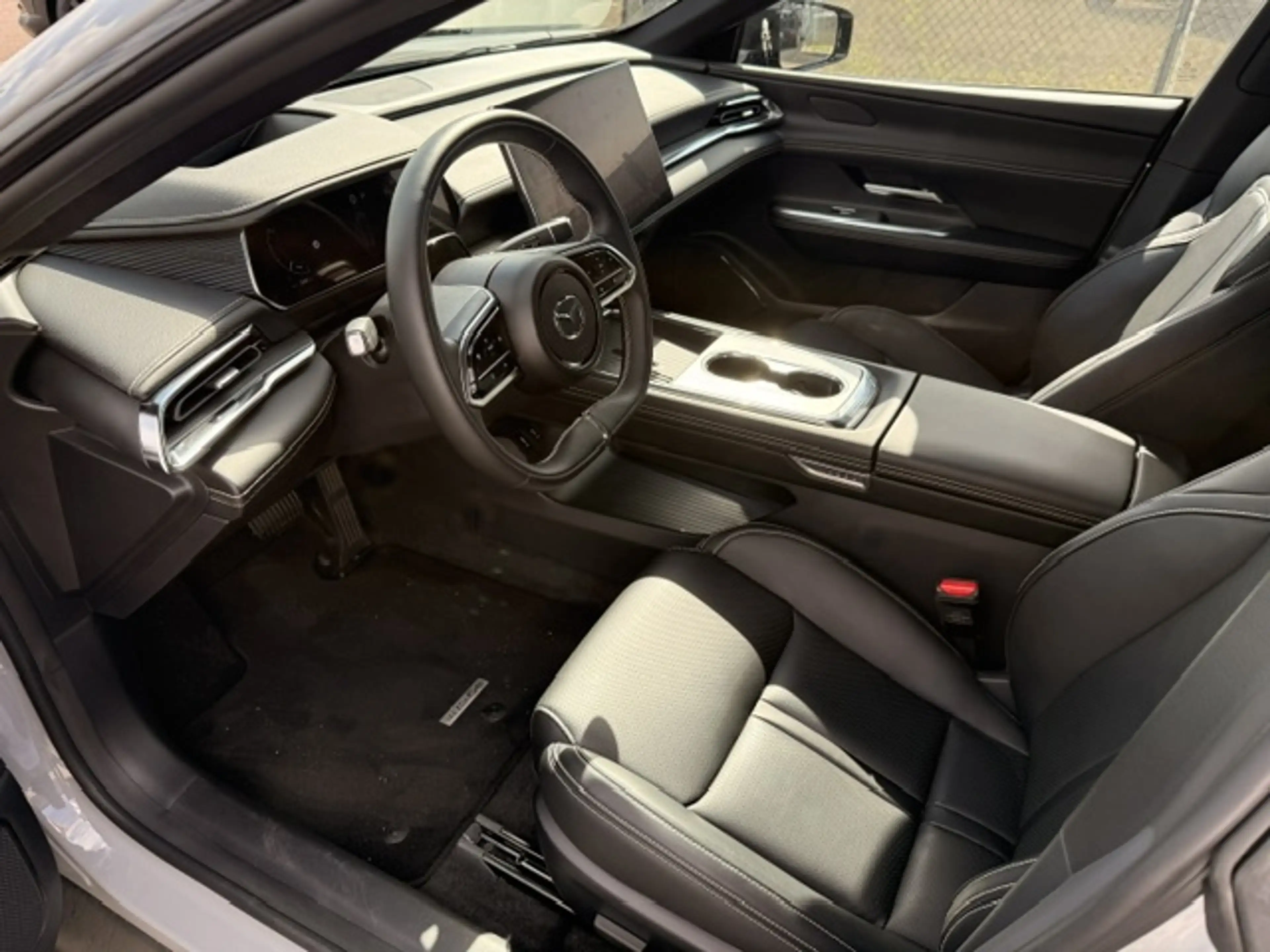 Mazda 6e 6e 68.8 kWh Takumi — photo 6