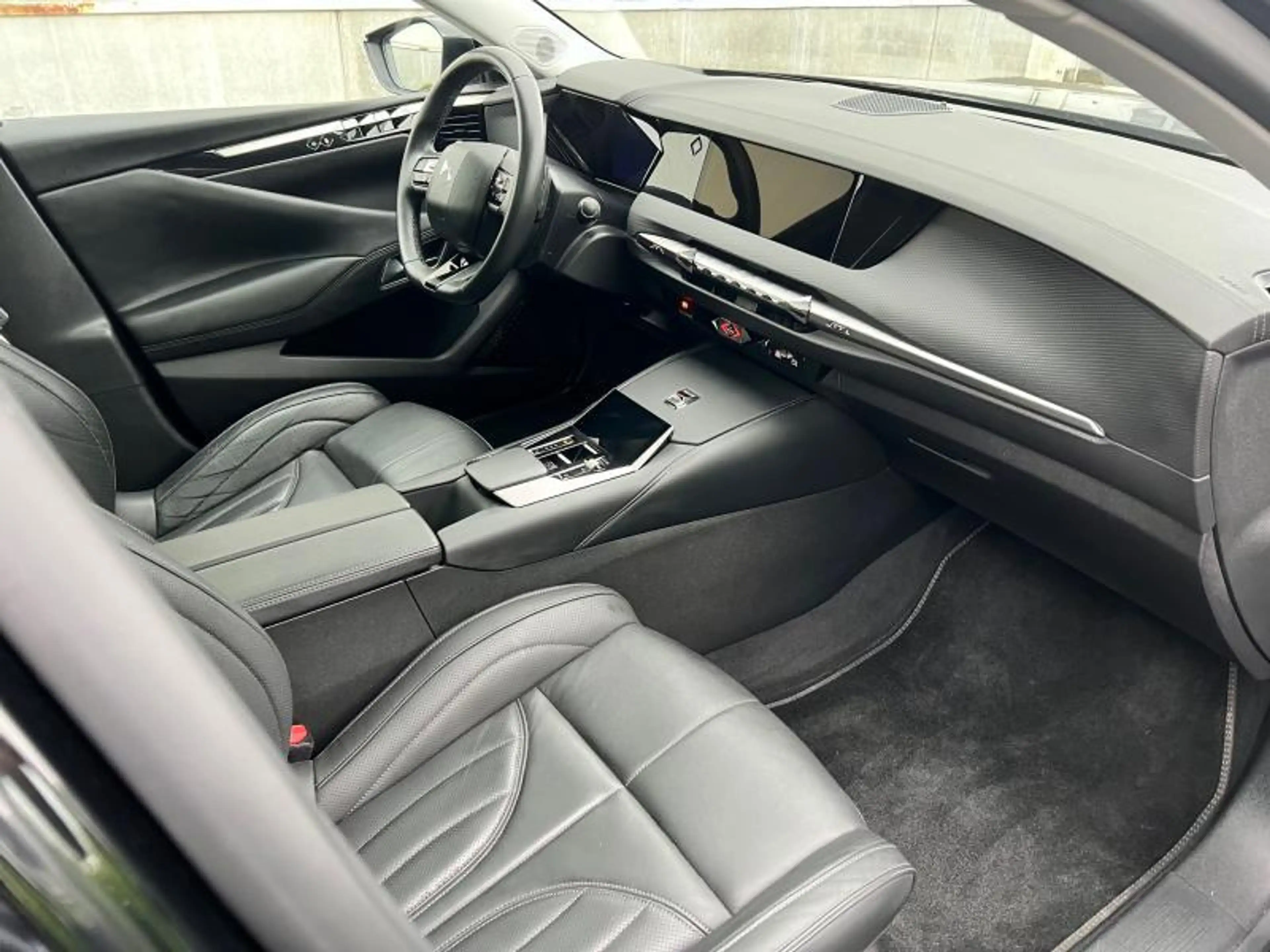 DS Automobiles DS 4 CROSS RIVOLI E-TENSE 225 — photo 10