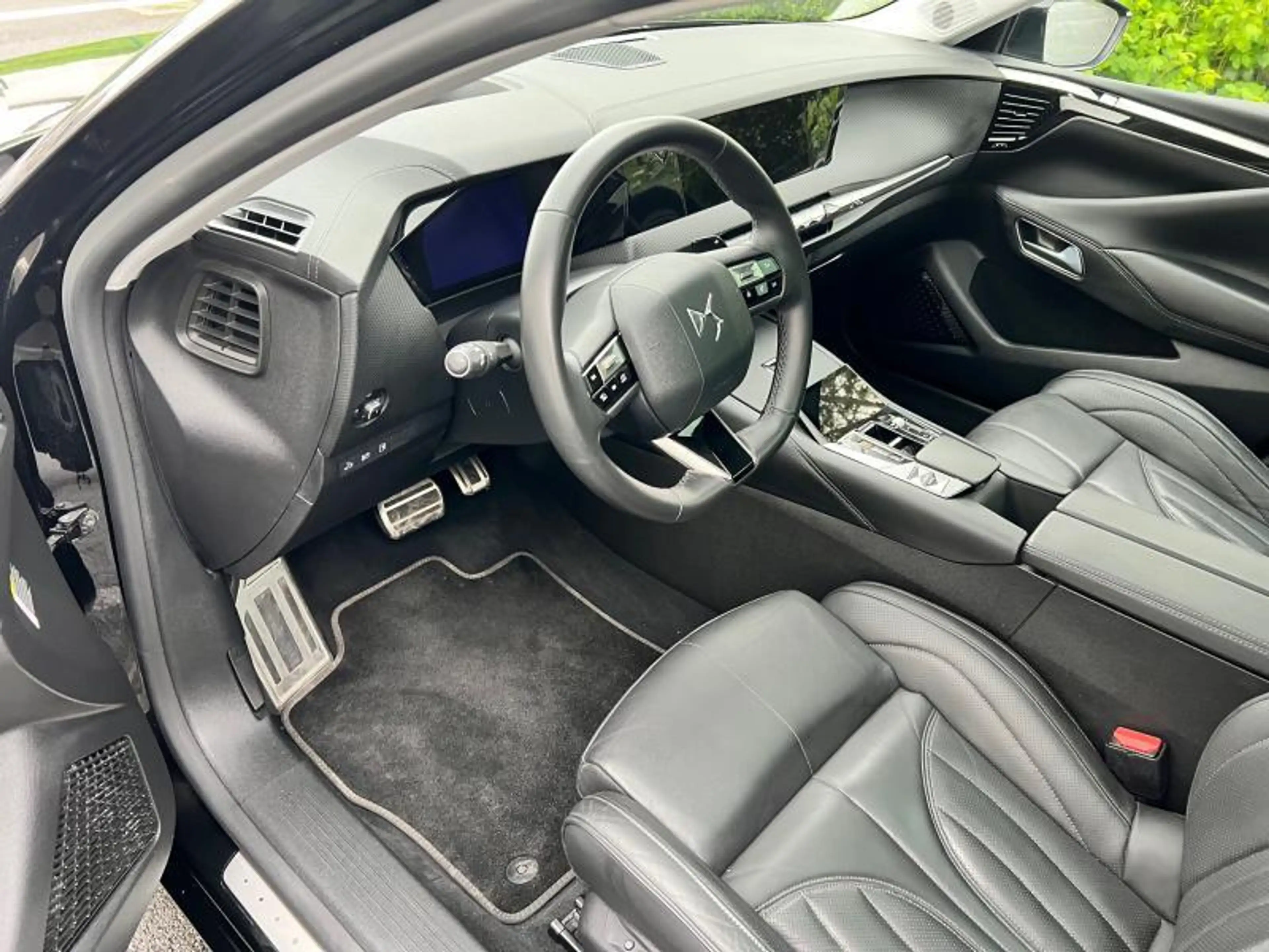 DS Automobiles DS 4 CROSS RIVOLI E-TENSE 225 — photo 11