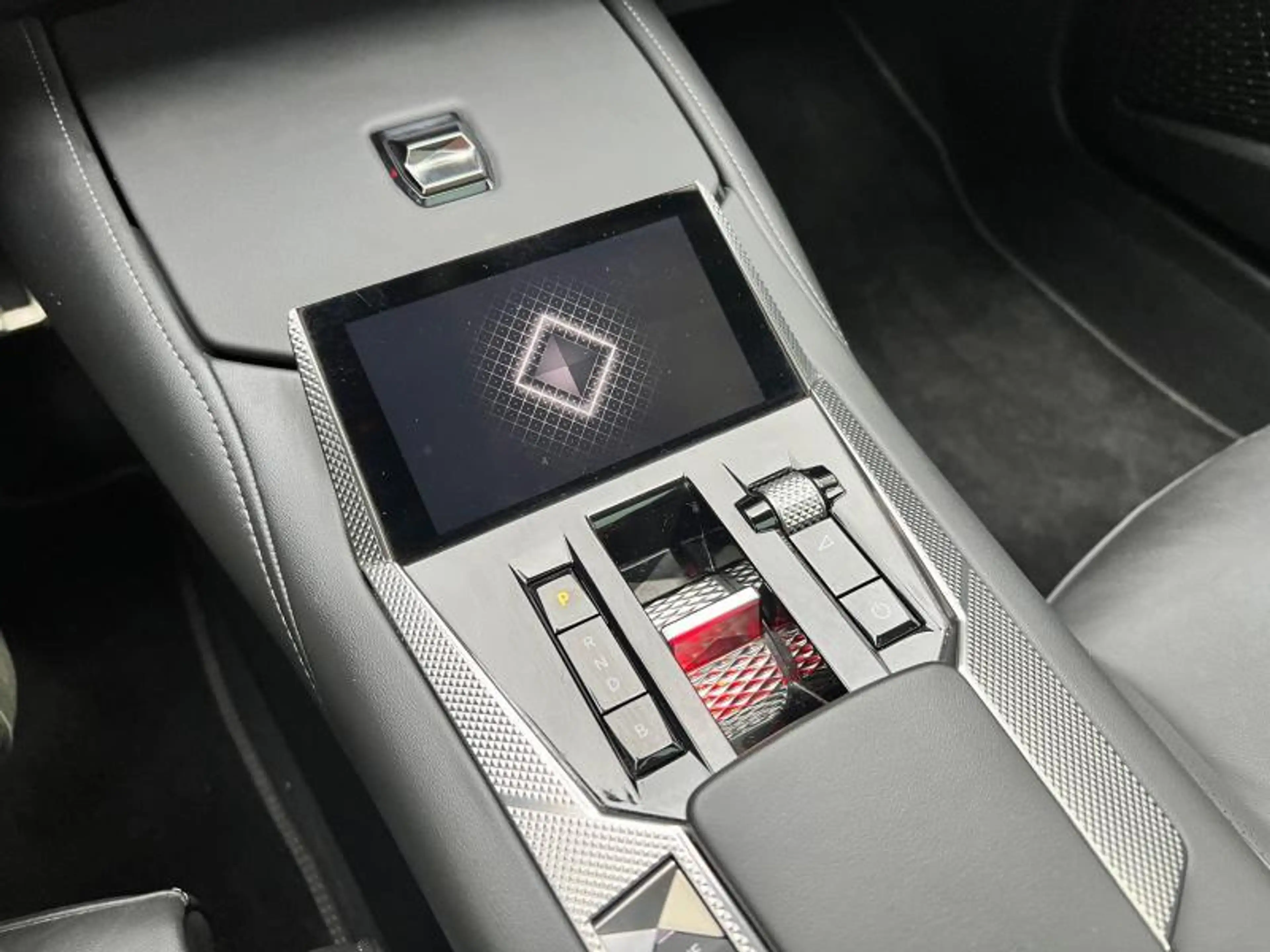 DS Automobiles DS 4 CROSS RIVOLI E-TENSE 225 — photo 13