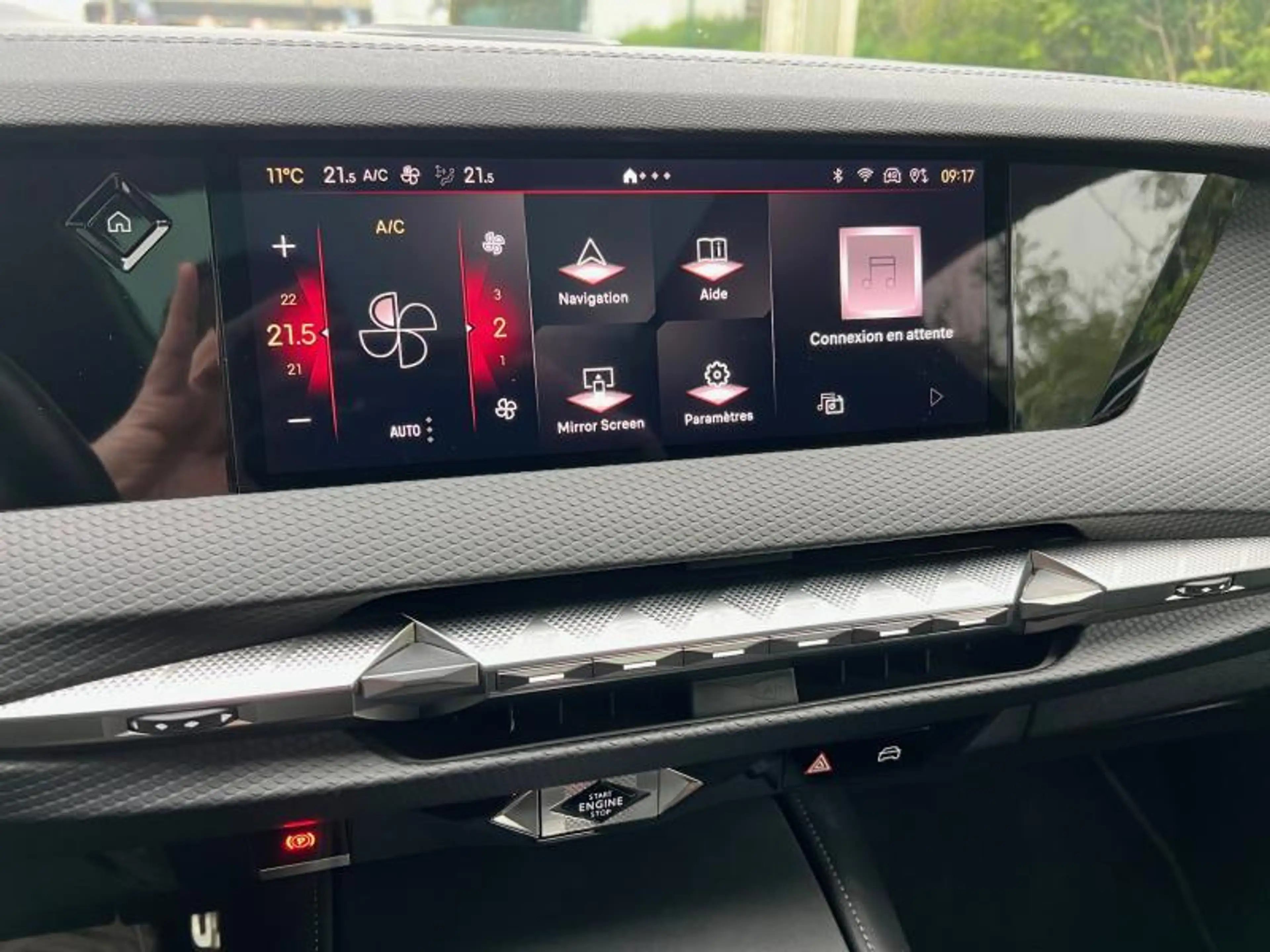 DS Automobiles DS 4 CROSS RIVOLI E-TENSE 225 — photo 14