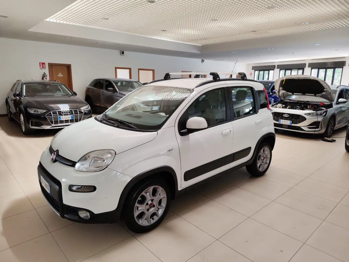 Fiat Panda 0.9 TwinAir Turbo 85cv Natural Power Trekking 5p. Bianco - 1