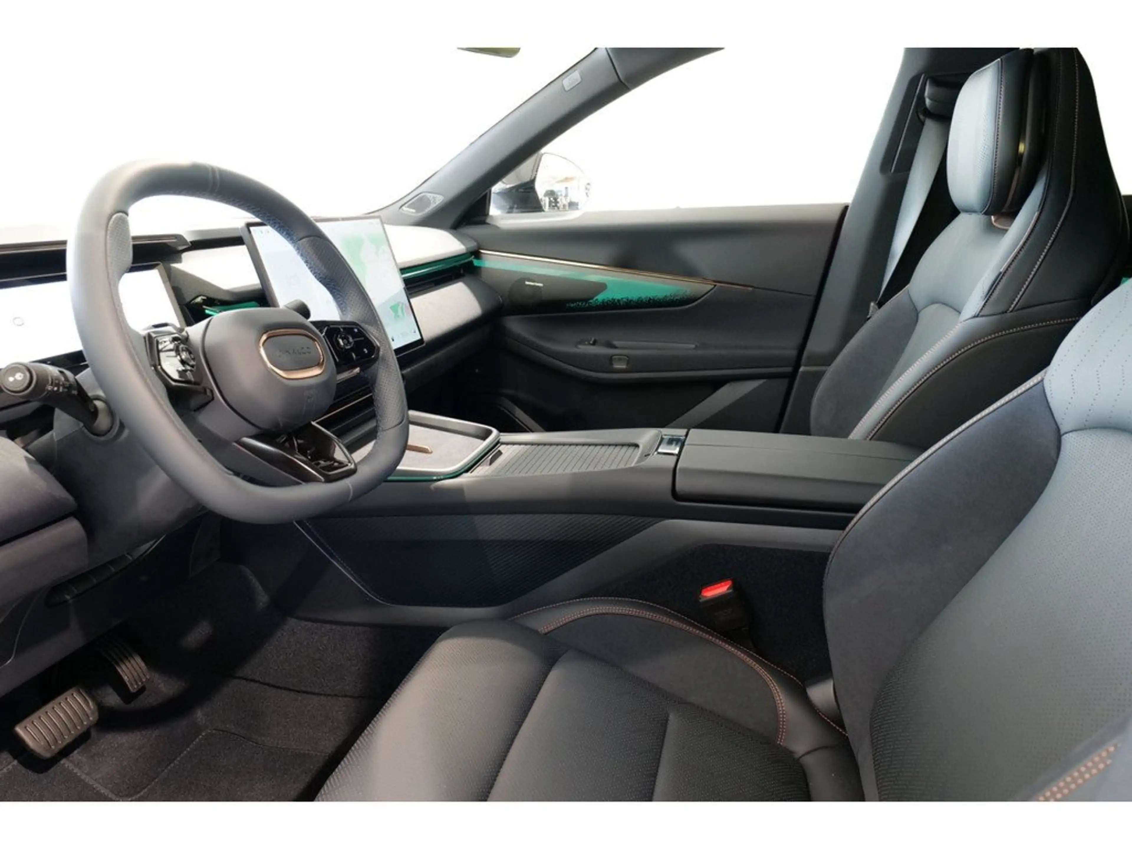 Lynk & Co 08 1.5 T PHEV 257 kW More AKTIVSITZE LED PANO — photo 9