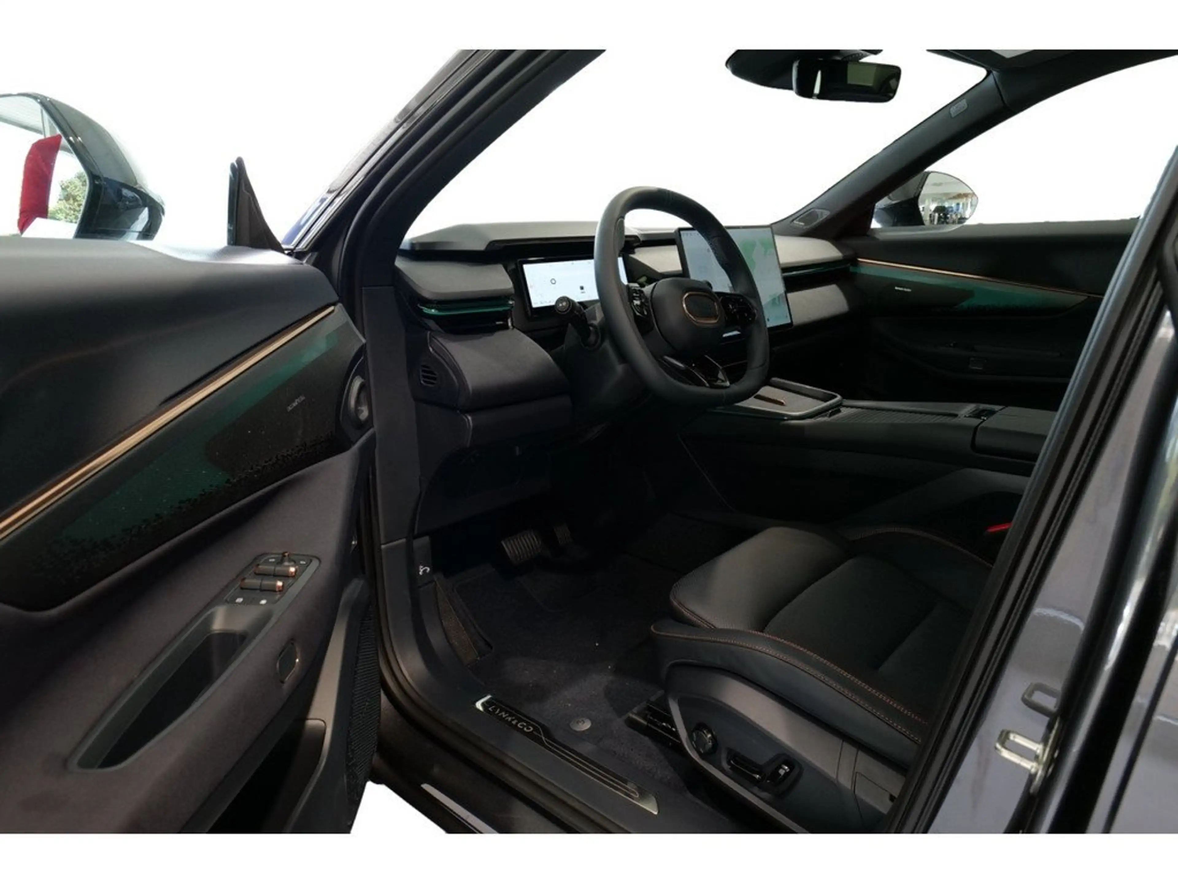 Lynk & Co 08 1.5 T PHEV 257 kW More AKTIVSITZE LED PANO — photo 8