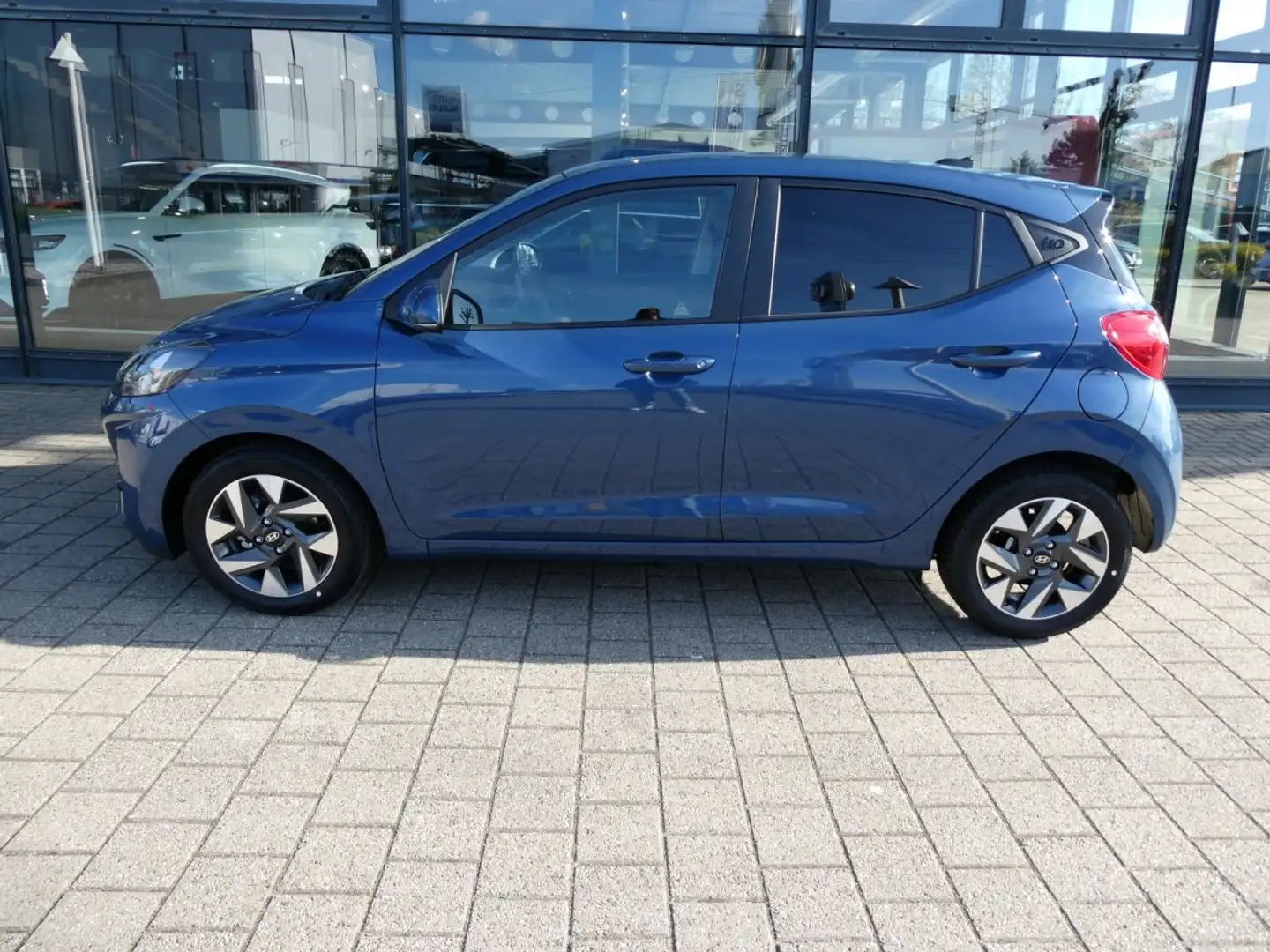 Hyundai i10 1,2 Go Plus*Navi*Alu*SH*Kamera Blue - 2