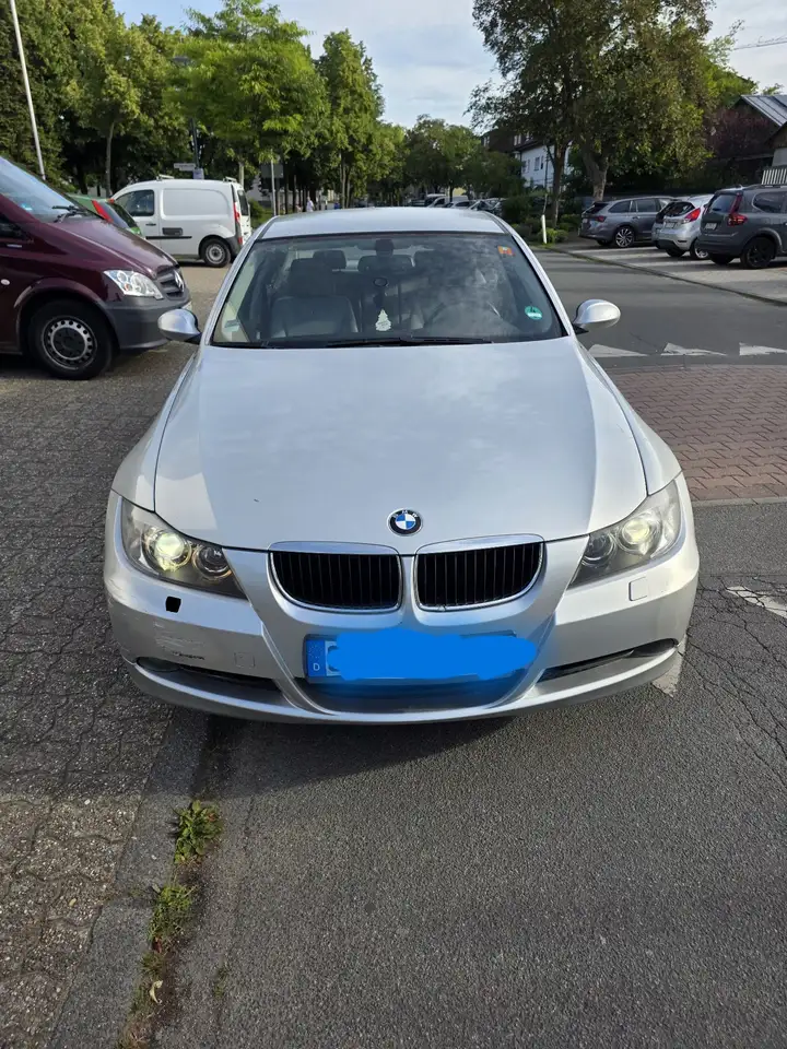 BMW 318i, foto 2