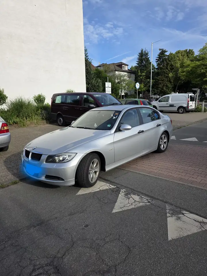 BMW 318i, foto 1