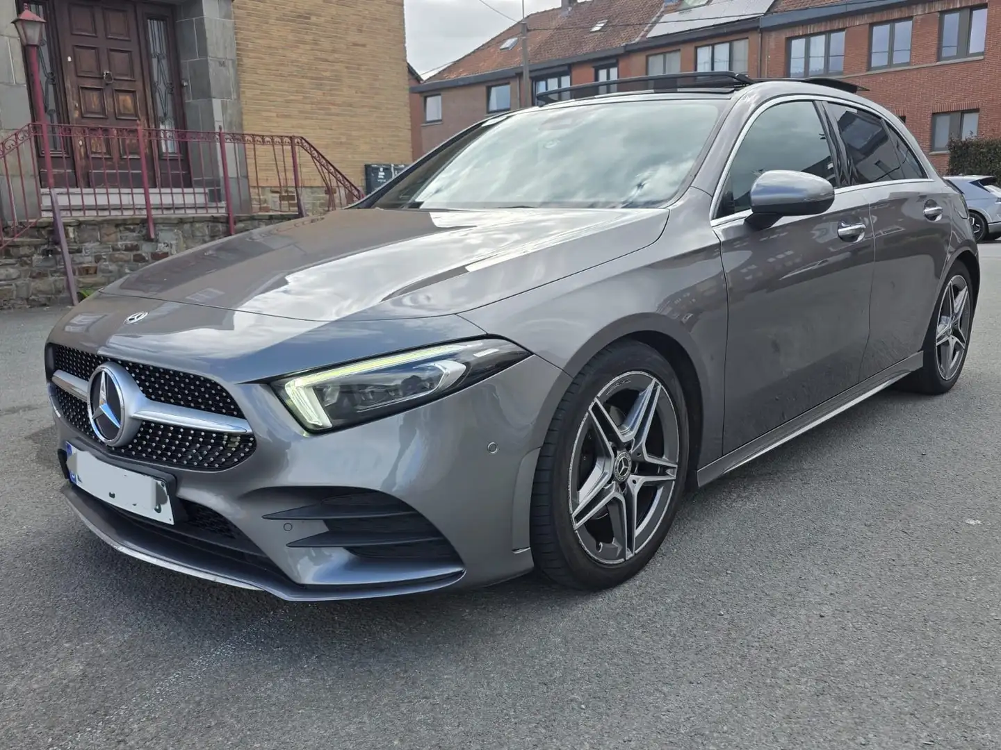 Mercedes-Benz A 180 A 180 d Business Solution AMG Grau - 1
