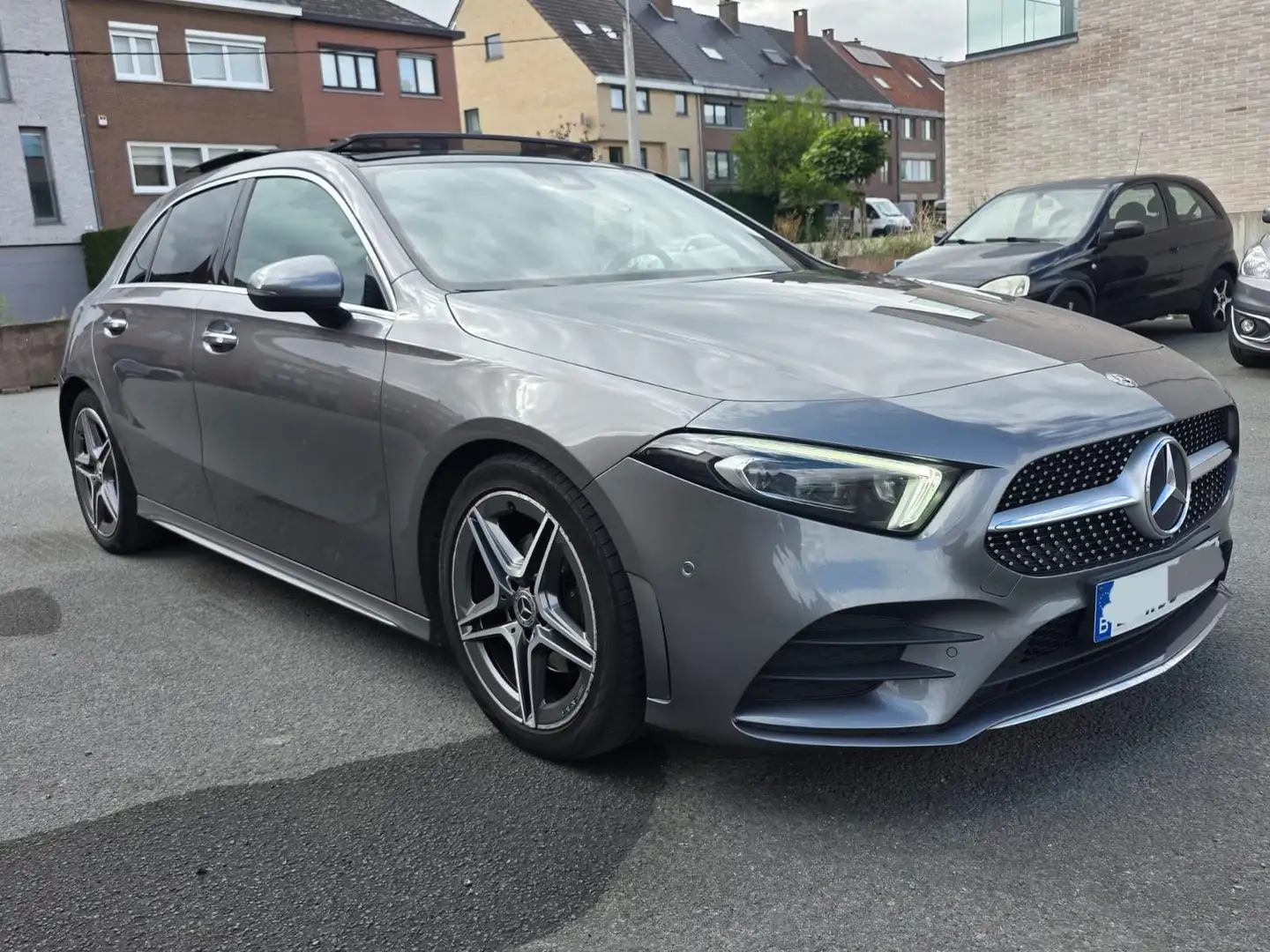 Mercedes-Benz A 180 A 180 d Business Solution AMG Grau - 2