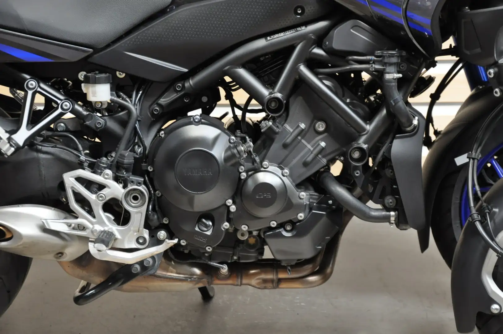 Yamaha Niken Gris - 2