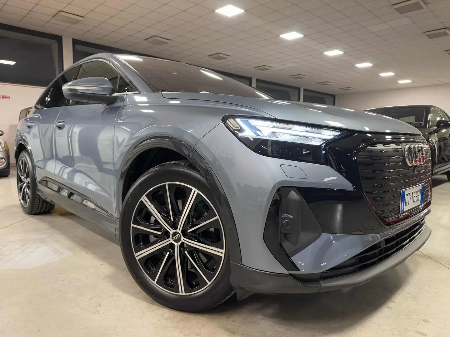Audi Q4 e-tron Q4 SPB 40 e-tron S line edition Gris - 2