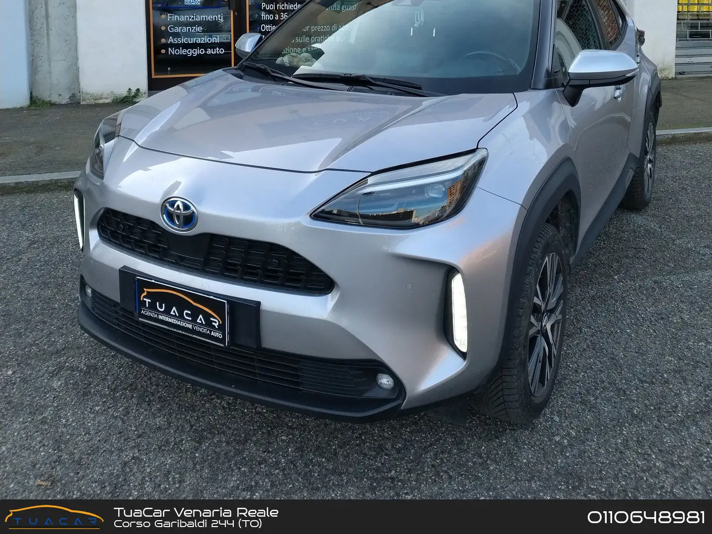 Toyota Yaris Cross Trend 1.5 VVT-iE Hybrid 116 HEV Grau - 1