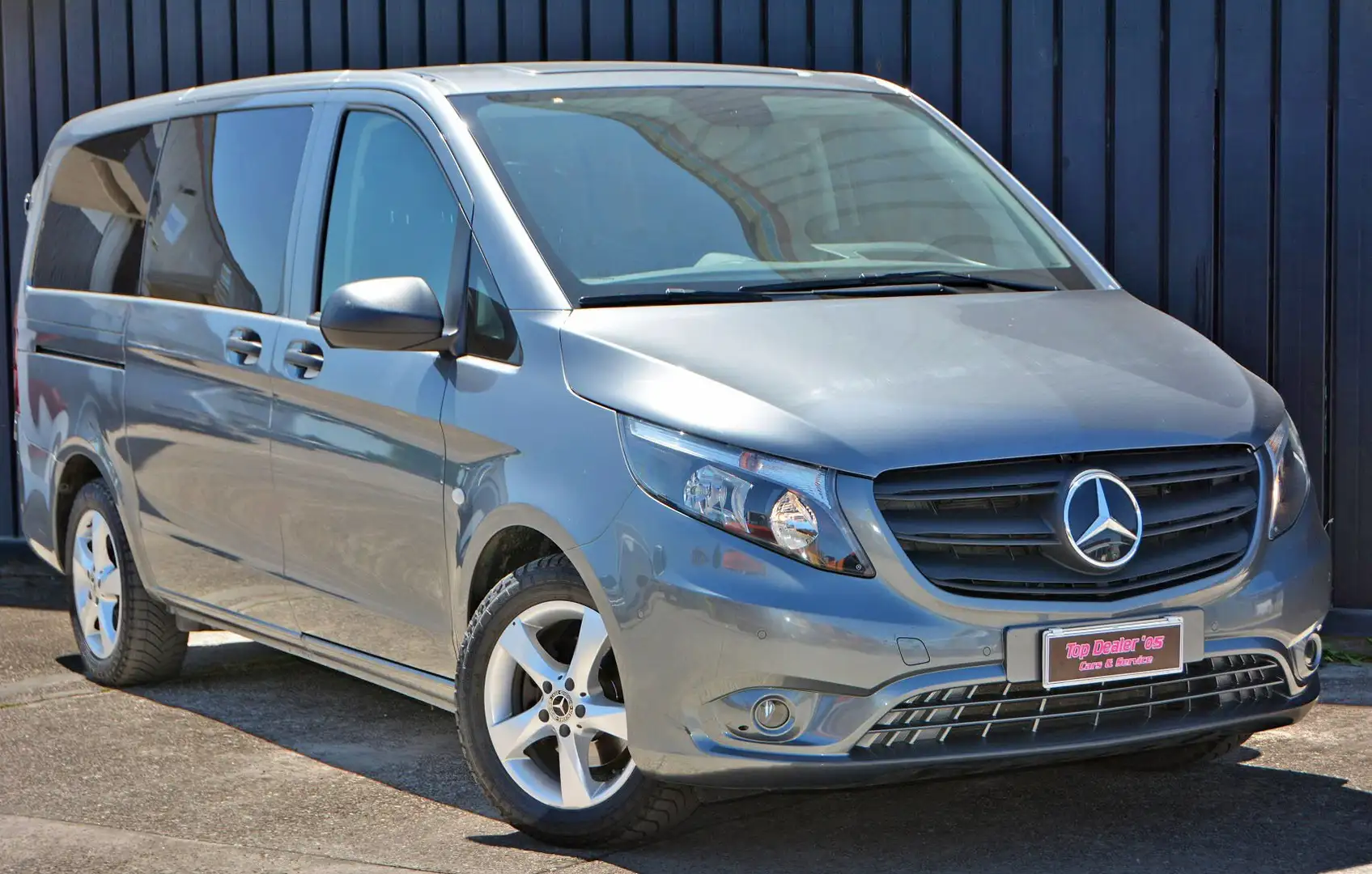 Mercedes-Benz Vito TOURER 116d ExtraLong 5Posti Aut. AUTOCARRO Gris - 2