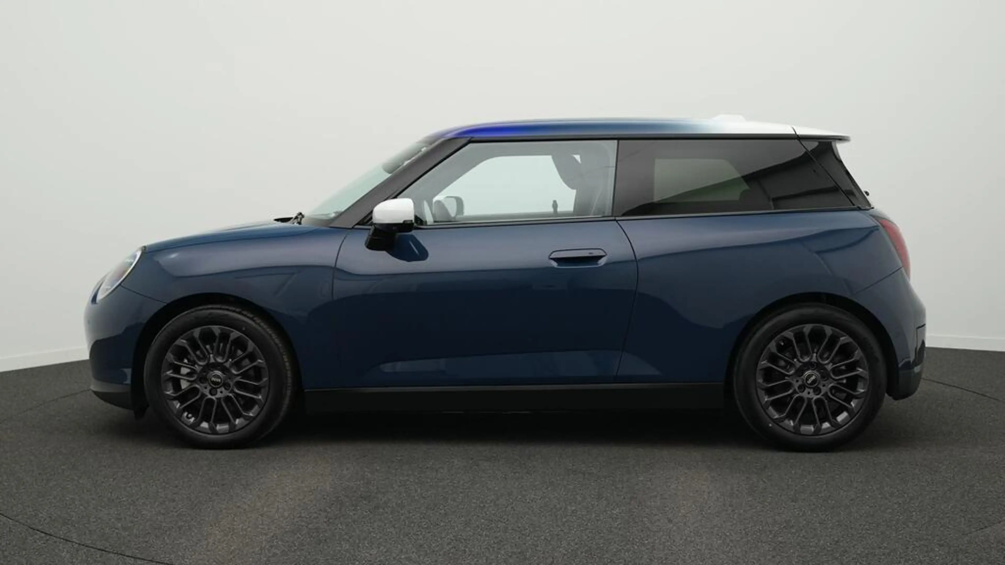 MINI Cooper E Favoured Trim — photo 2