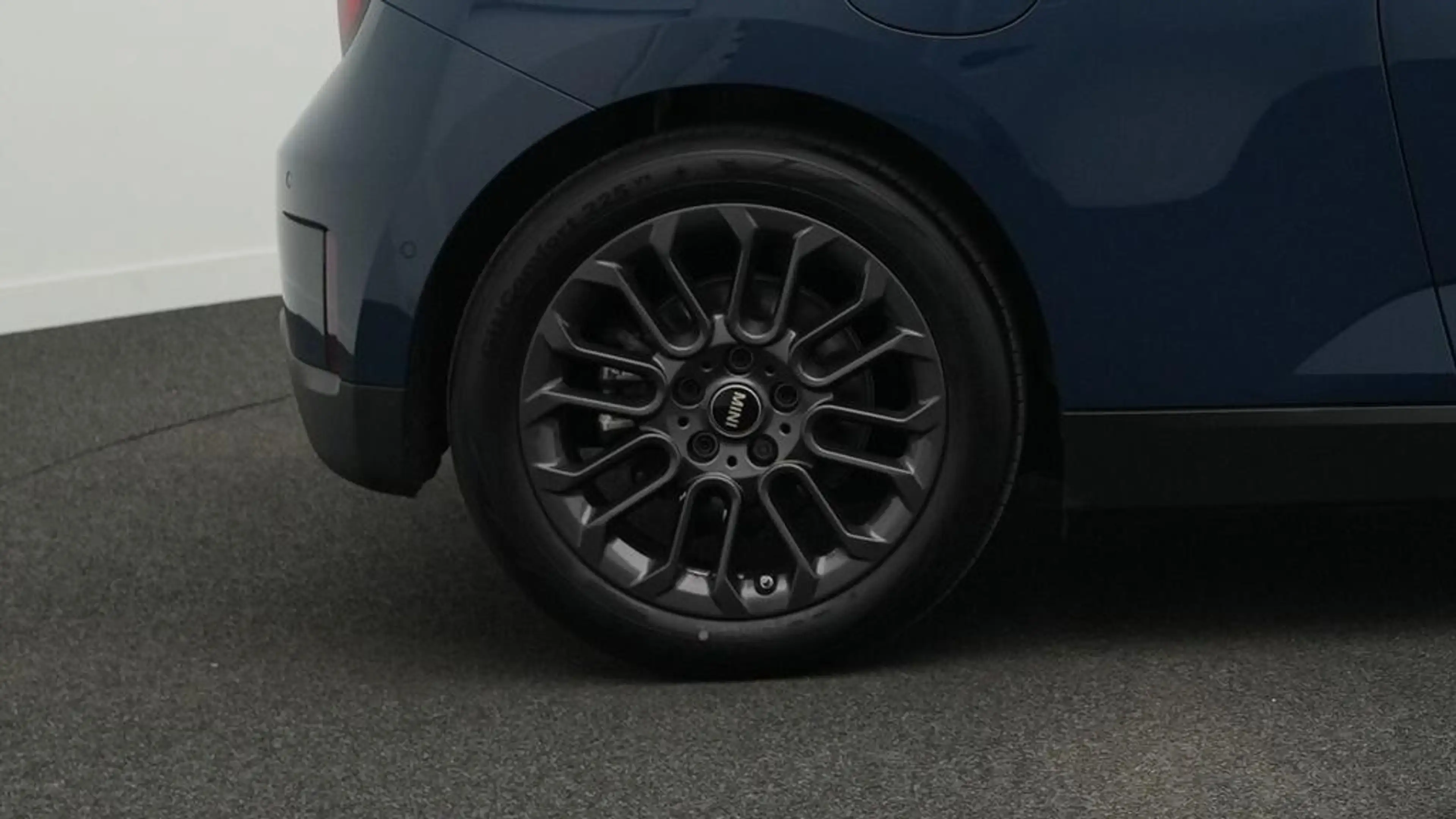 MINI Cooper E Favoured Trim — photo 9