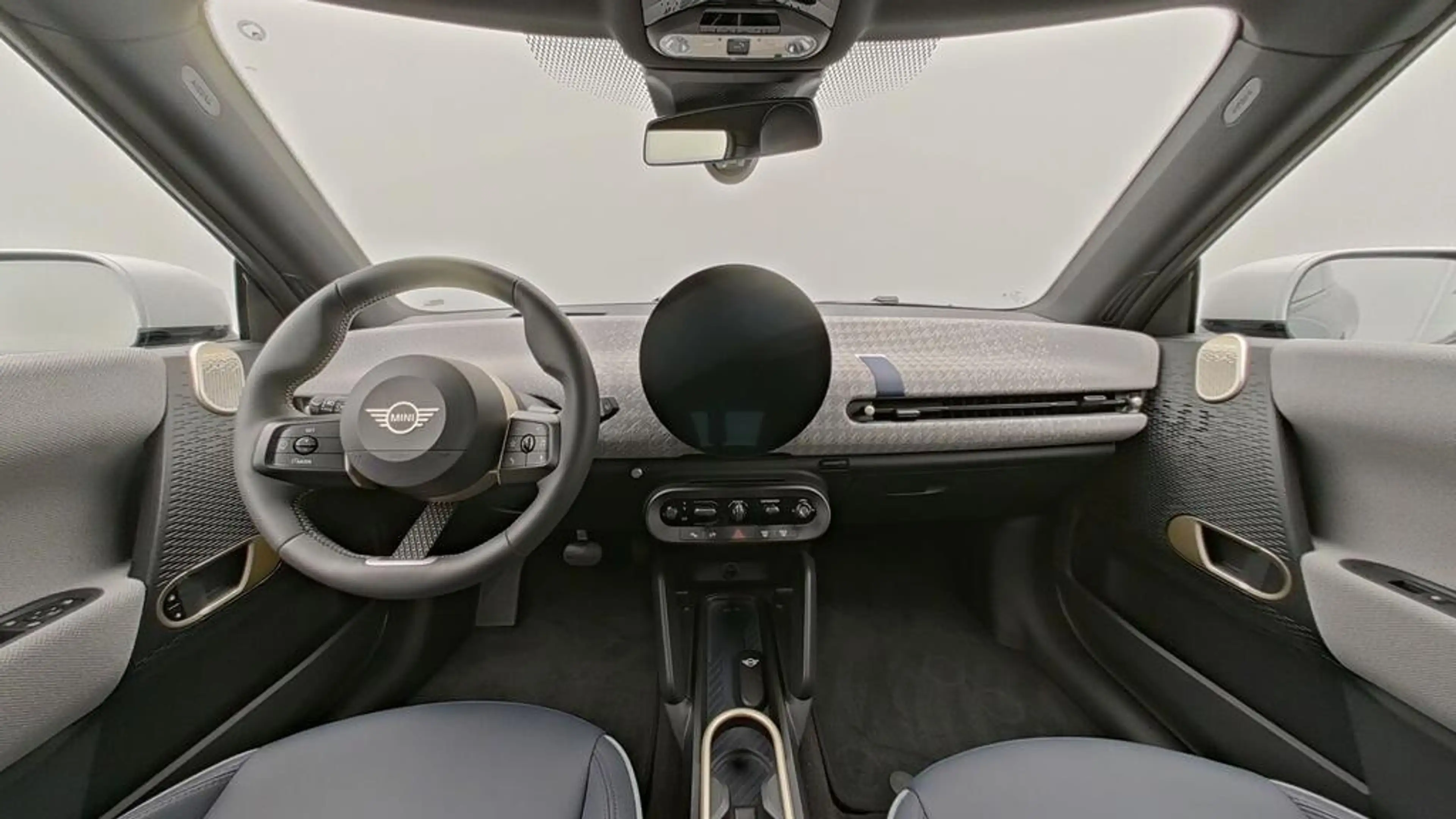MINI Cooper E Favoured Trim — photo 13