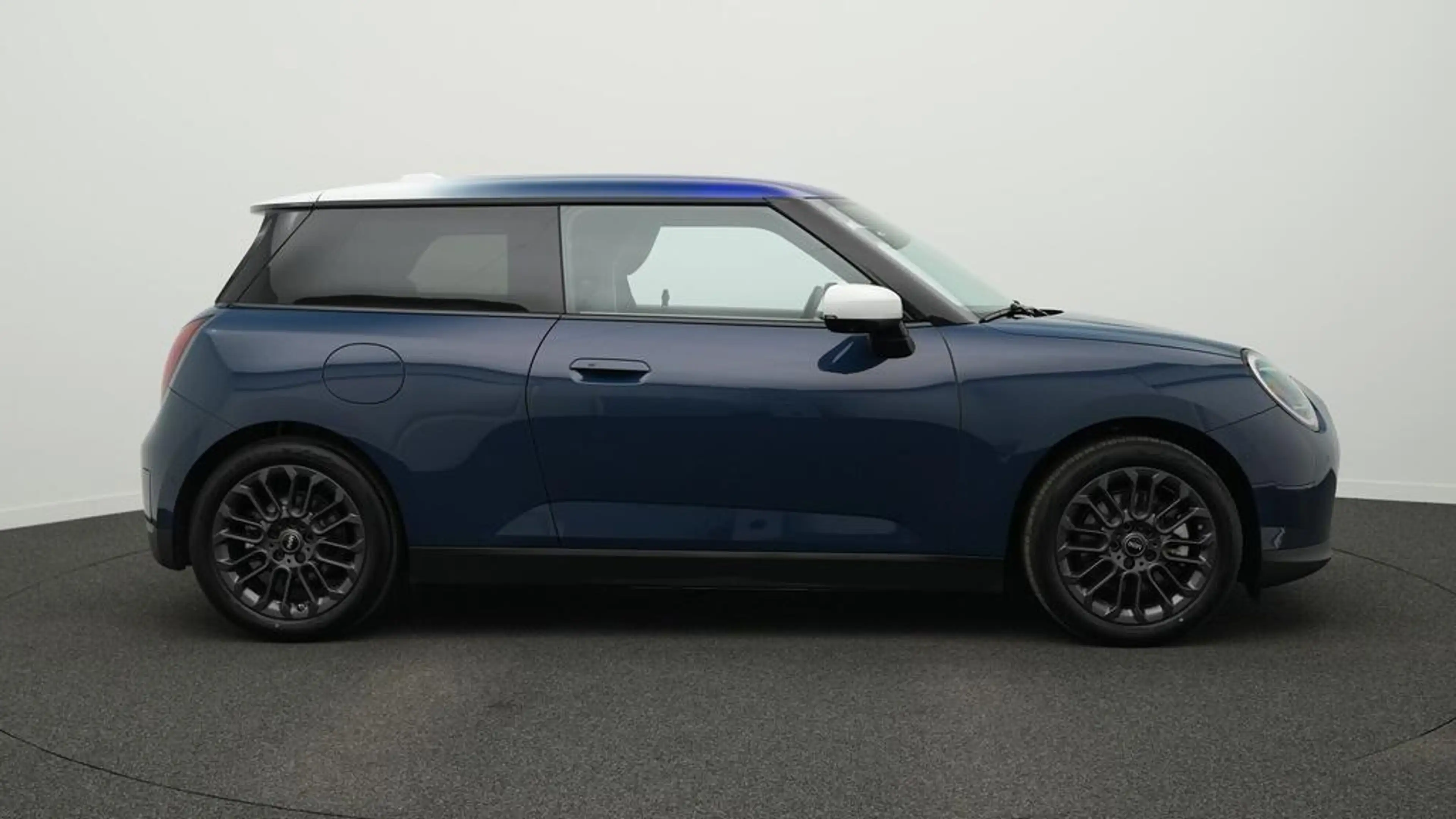 MINI Cooper E Favoured Trim — photo 3