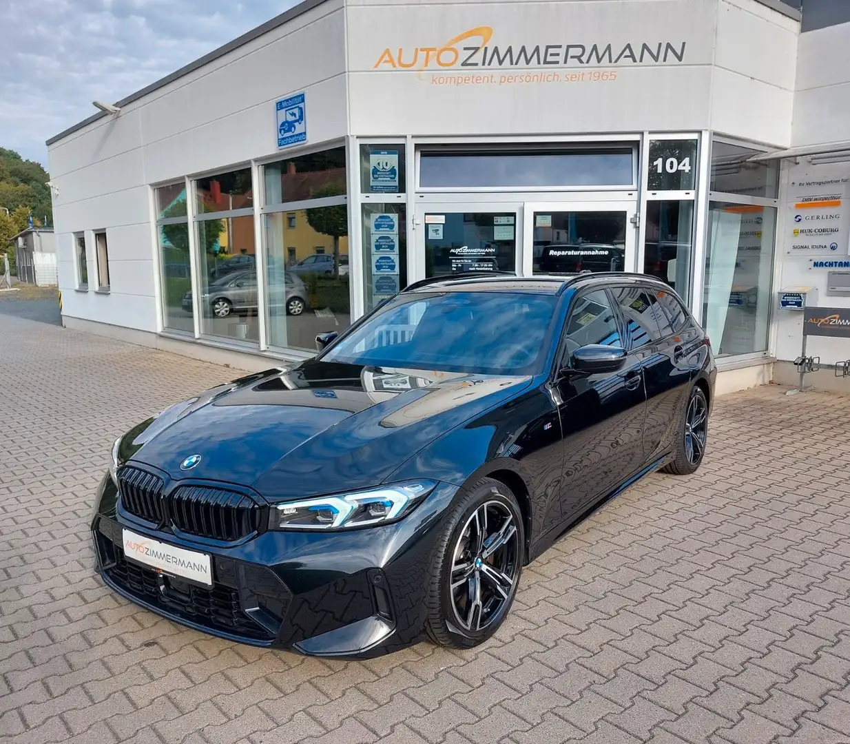 BMW 320 d Touring xDrive M-Sport Standheizg. Schwarz - 1