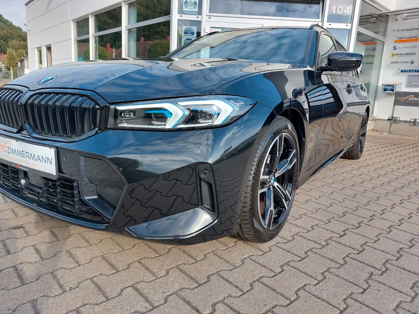 BMW 320 d Touring xDrive M-Sport Standheizg. Schwarz - 2