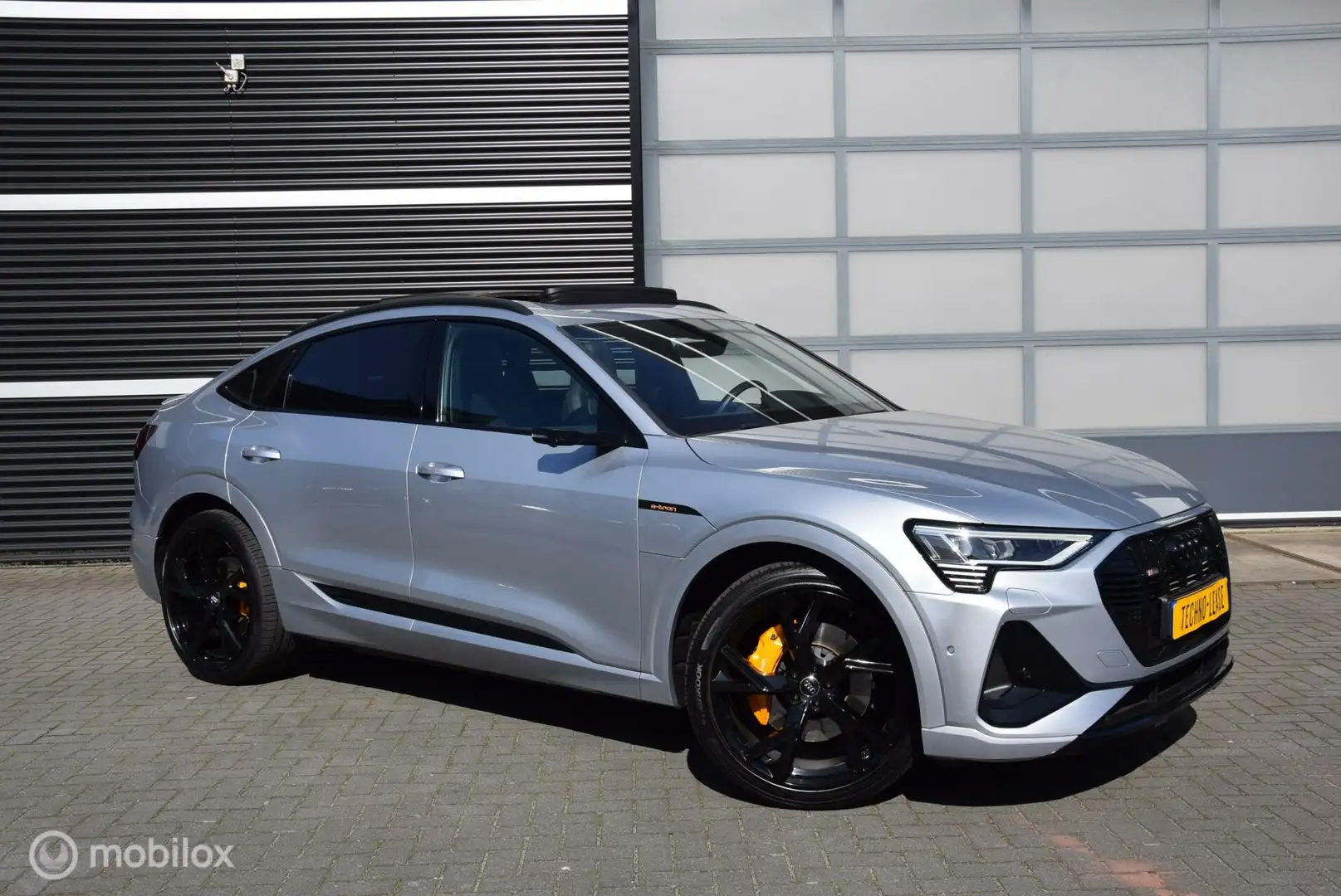 Audi e-tron Sportback 55 95kWh quattro edition S-Line Panorama Grijs - 2