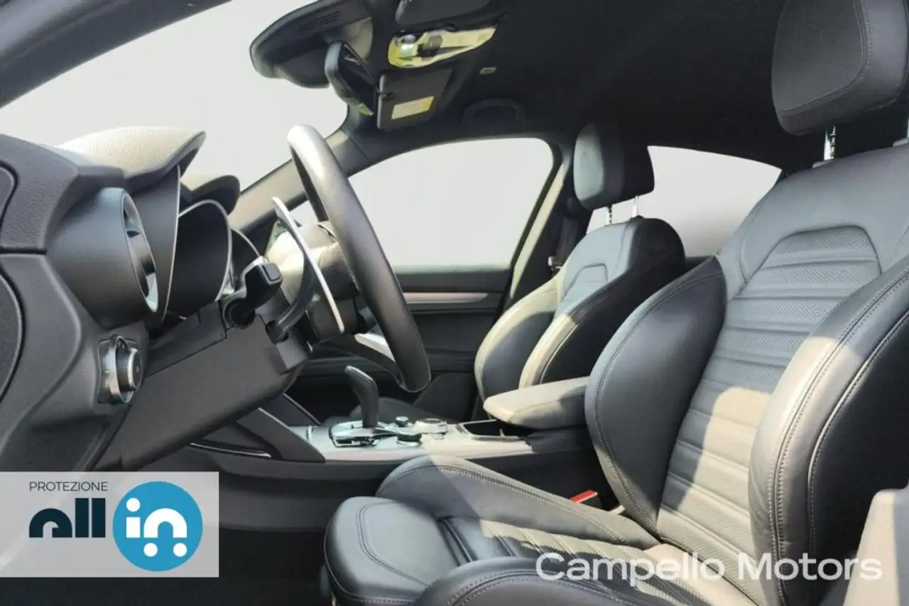 Alfa Romeo Stelvio 2025