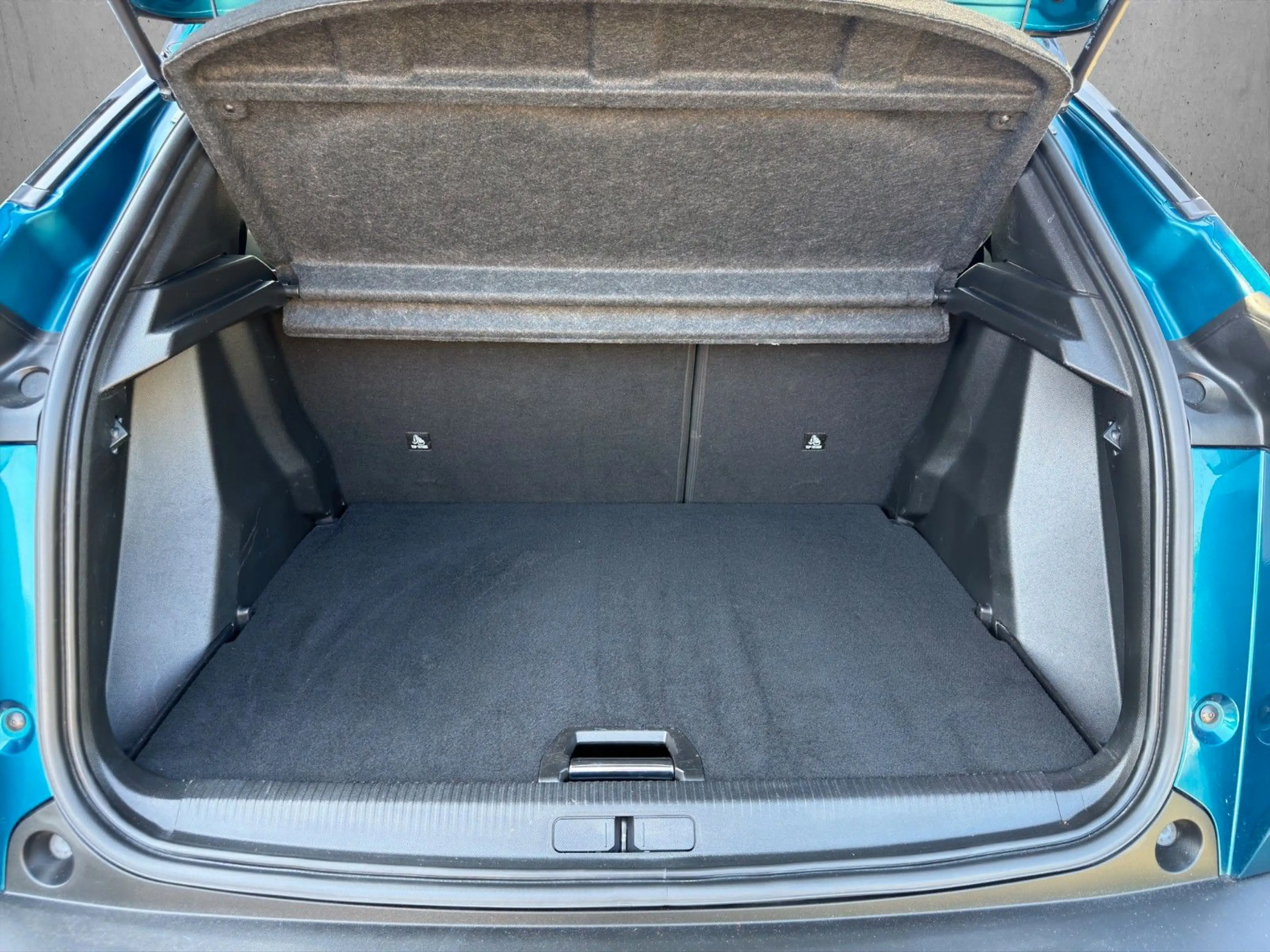 Peugeot 2008 GT Hybrid 145 *NAVI*Kamera360*SHZ — photo 13