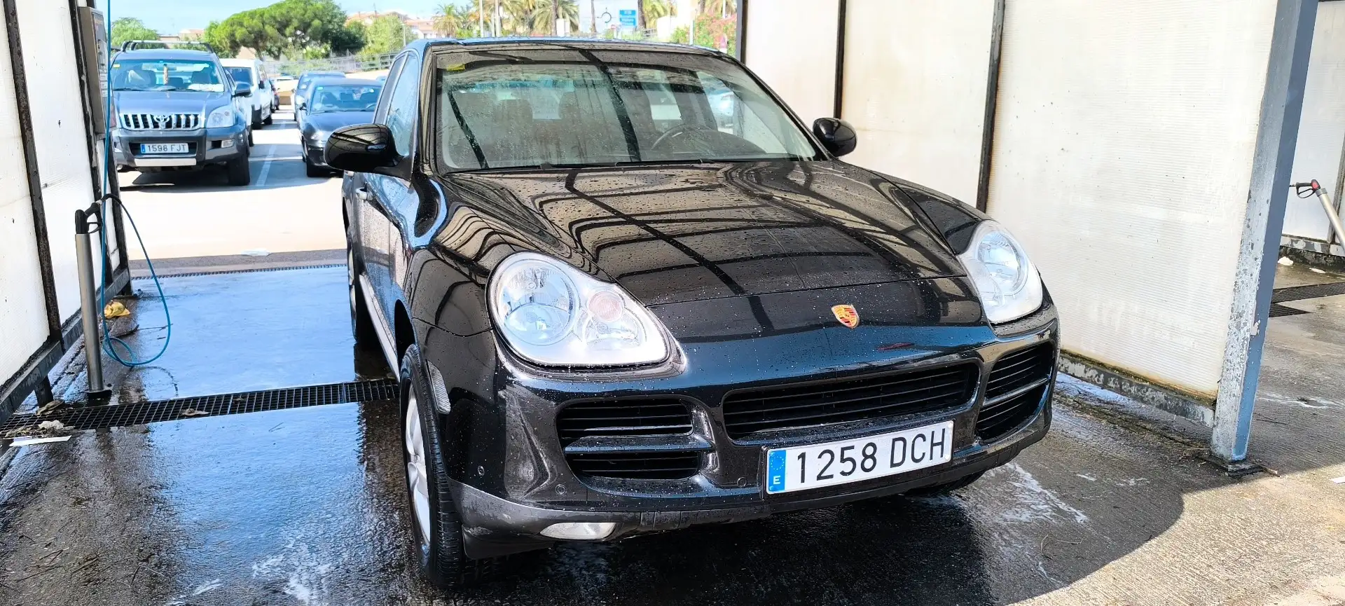 Porsche Cayenne - 1
