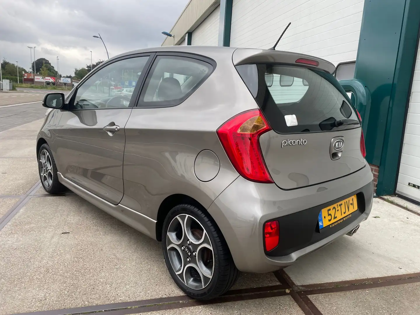 Kia Picanto 1.2 CVVT Comfort Pack Grau - 2