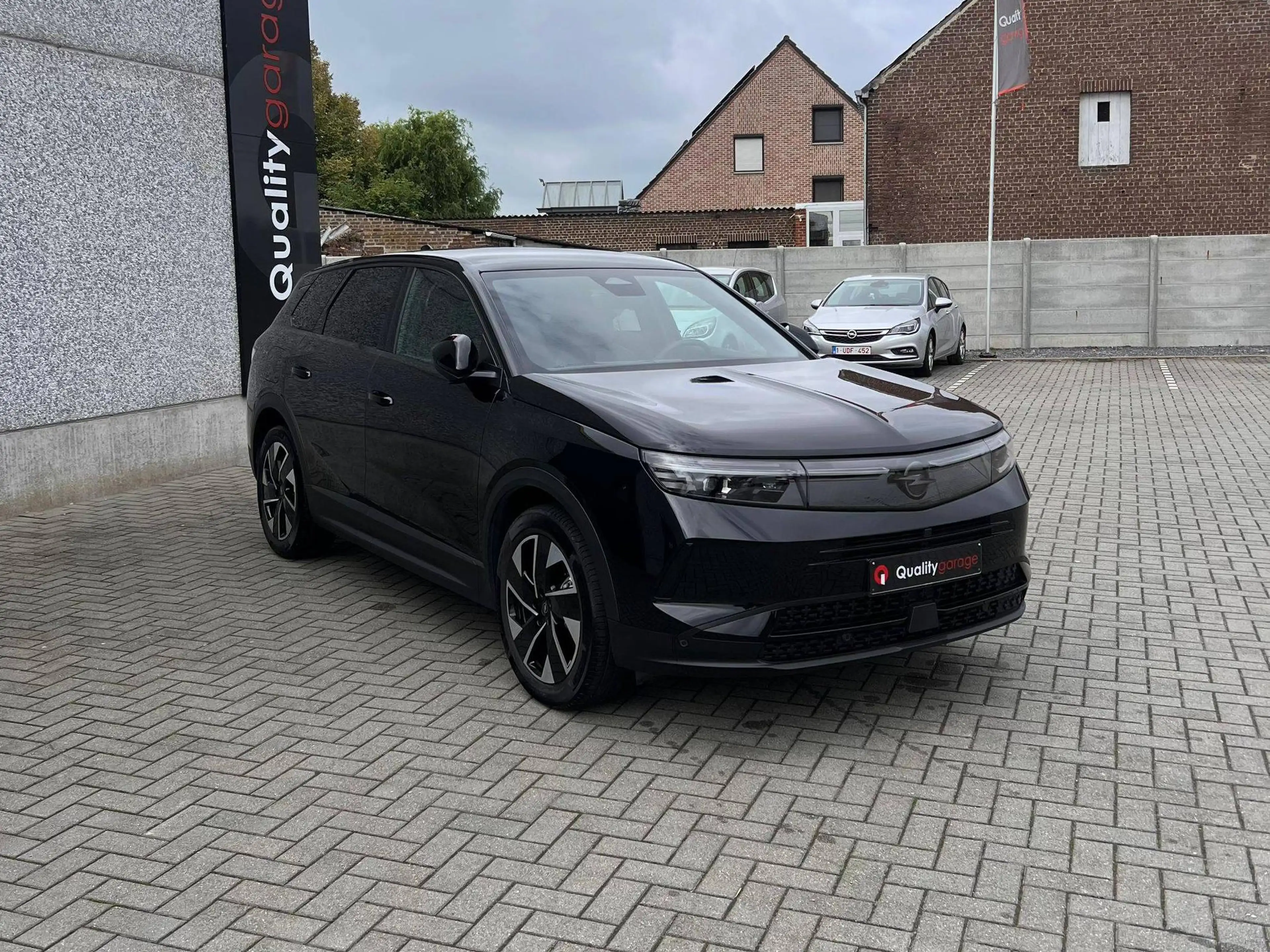 Opel Grandland GS Hybrid 145 — photo 2