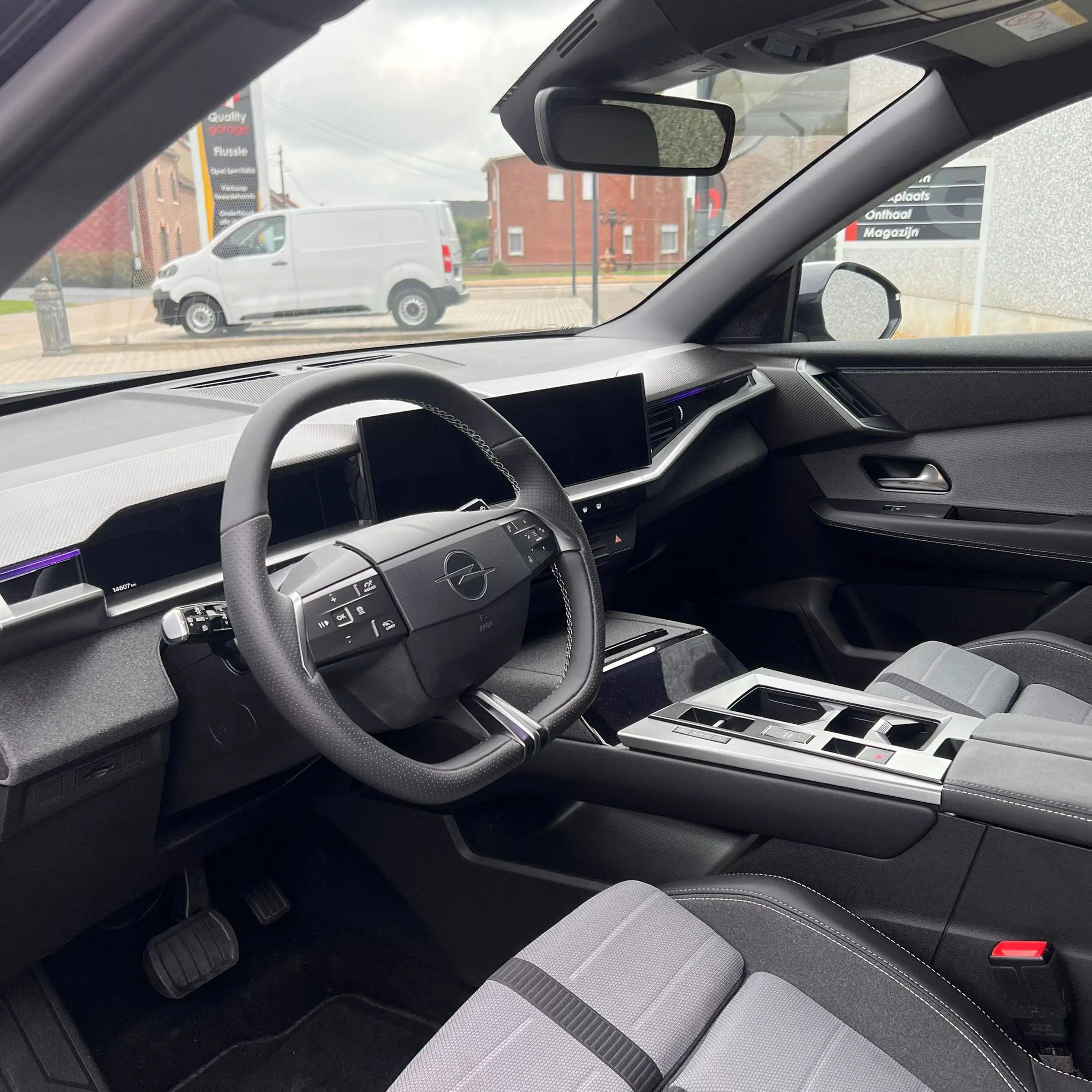 Opel Grandland GS Hybrid 145 — photo 10