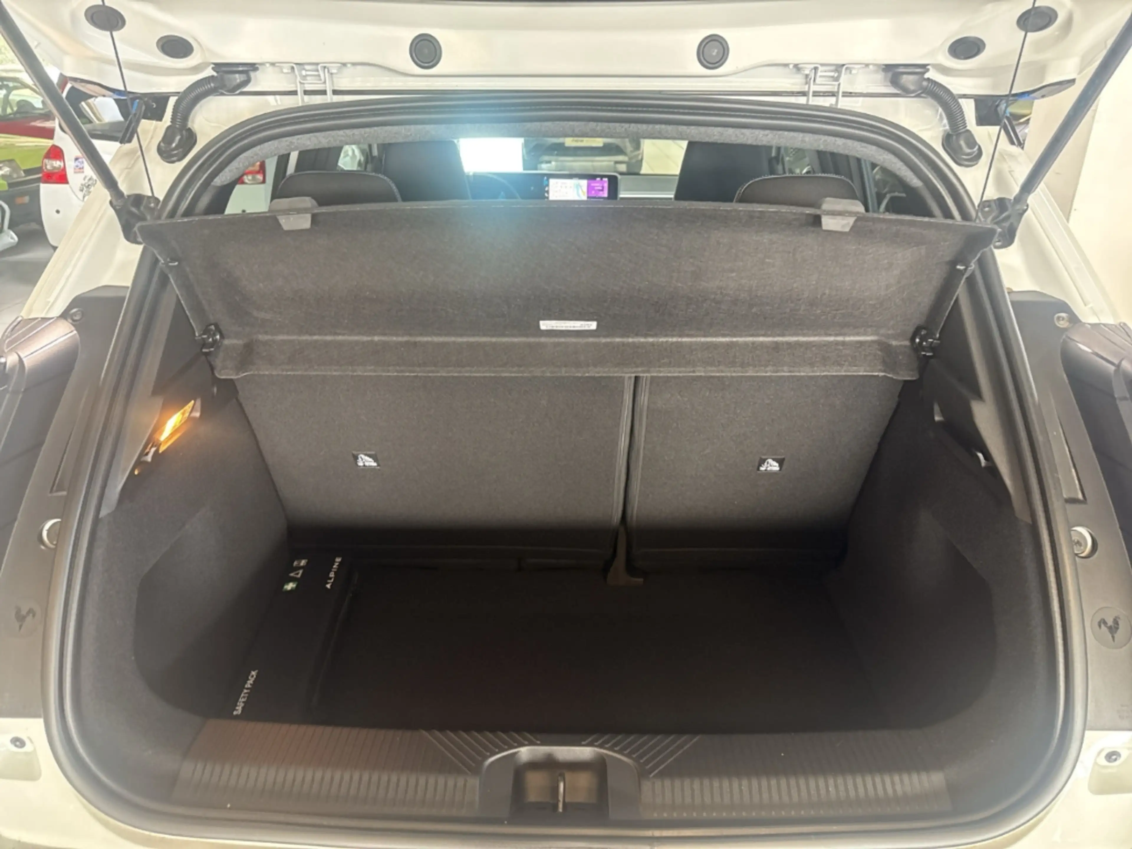 Renault R 5 Electric 150 Comfort Range Iconic Five — photo 8