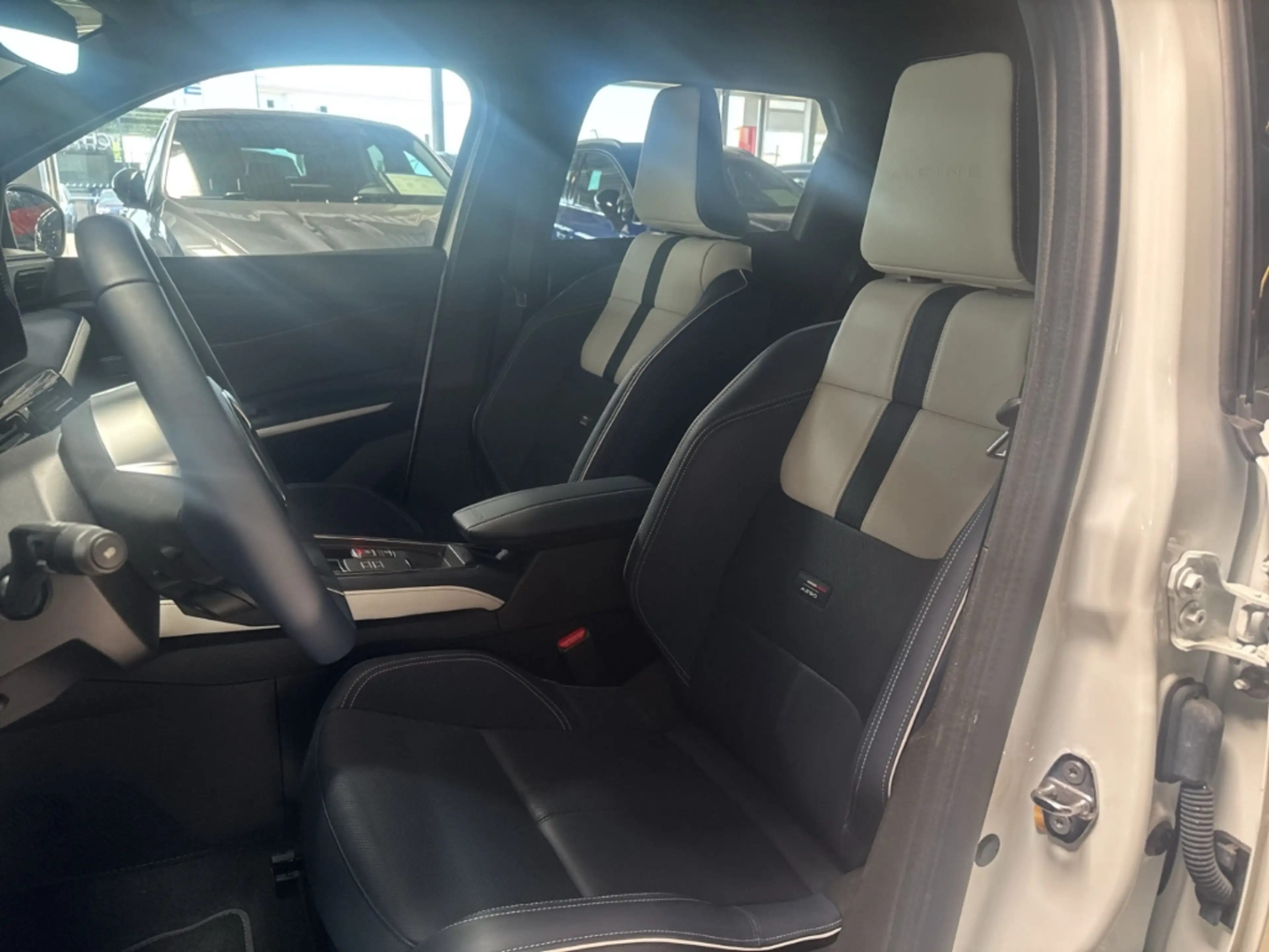Renault R 5 Electric 150 Comfort Range Iconic Five — photo 10