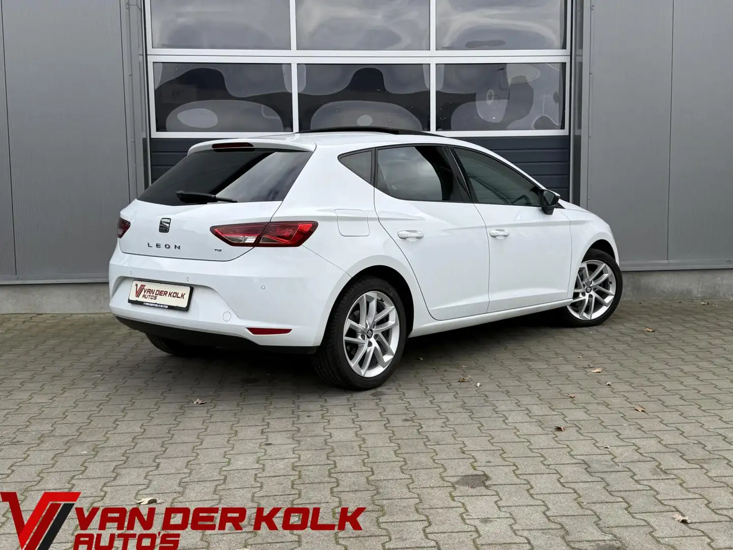 SEAT Leon 1.4 TSI FR Panorama Alcantara/Leder LED Navigatie - 2