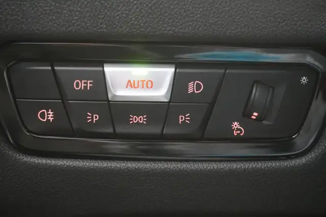 BMW 3 Series view 14