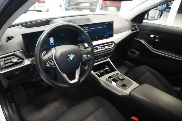 BMW 3 Series view 7
