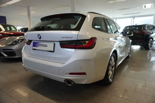 BMW 3 Series view 5