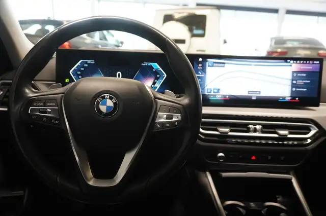 BMW 3 Series view 11