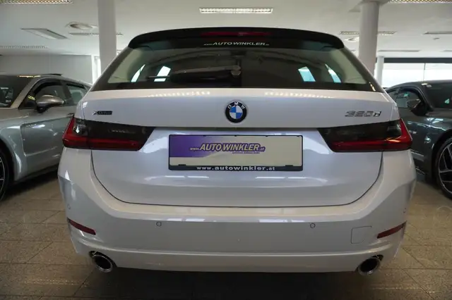 BMW 3 Series view 6