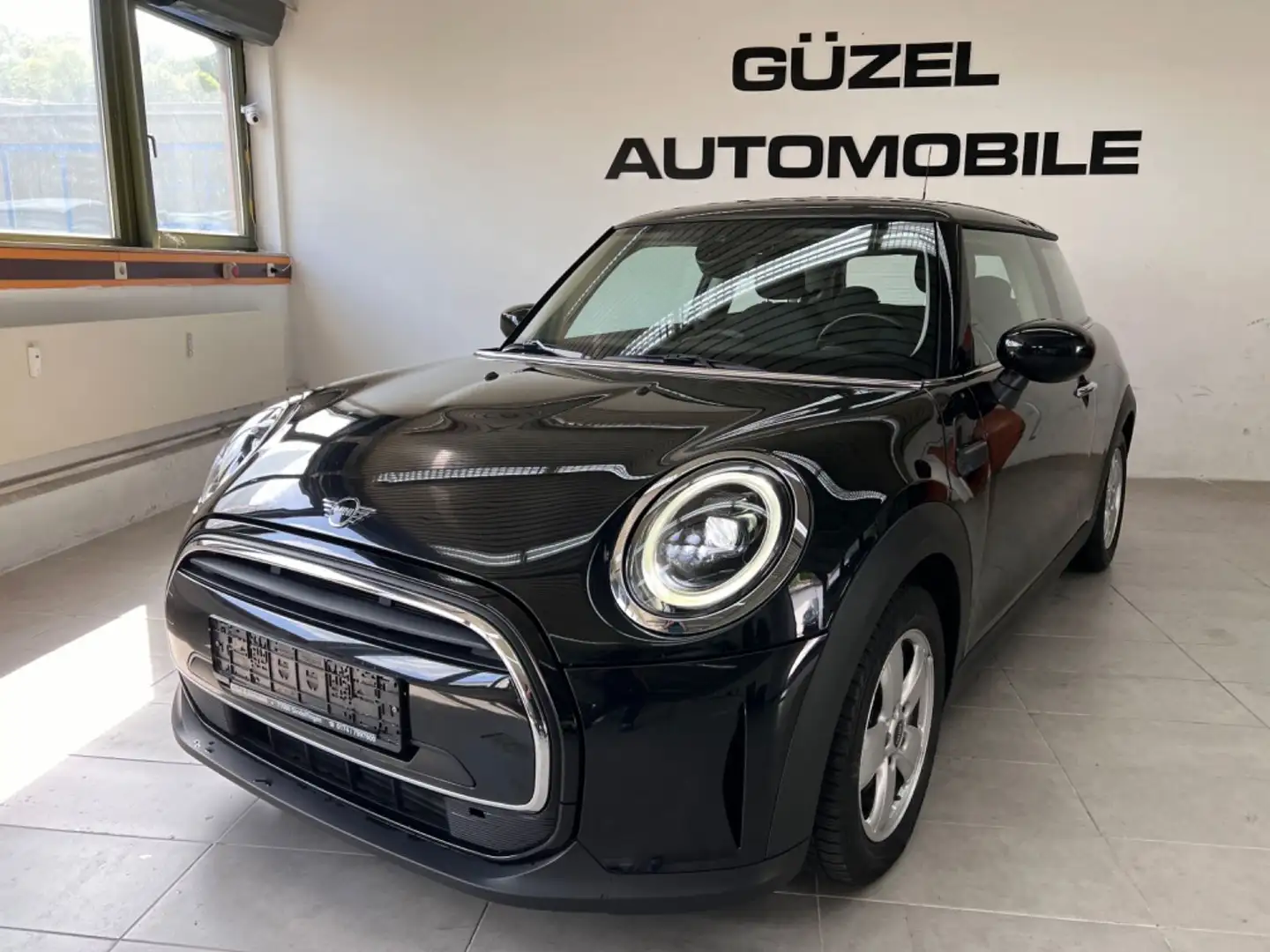 MINI Cooper Essential Trim/PDC/LED/SHZ/ALU/ Negro - 1